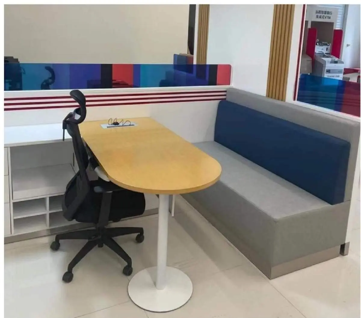 Banking furniture product 80
